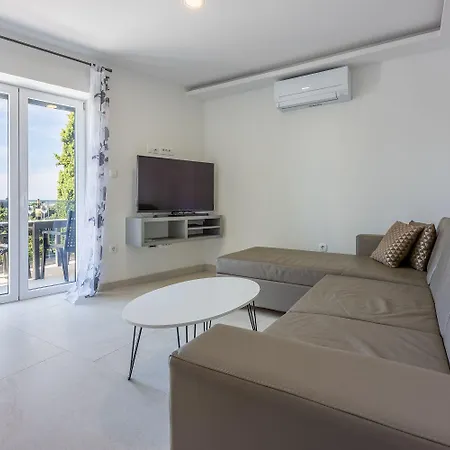 Apartment 500 Meter Zum Sandstrand Mit Pool Crikvenica
