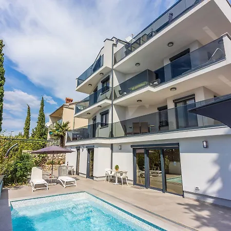 Apartment 500 Meter Zum Sandstrand Mit Pool Crikvenica