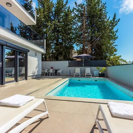 500 Meter Zum Sandstrand Mit Pool Crikvenica