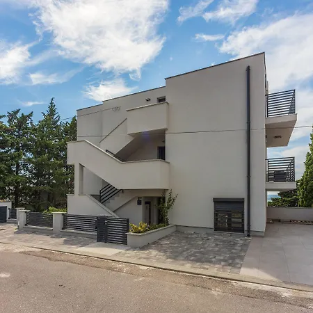 500 Meter Zum Sandstrand Mit Pool Apartment Crikvenica
